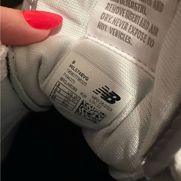 Women’s New Balance 574, Grey and White, Size US 8 - Picture 16 of 17